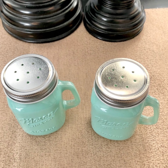 New Mason Craft & More 2PC Salt & Pepper Shakers - Picture 5 of 6